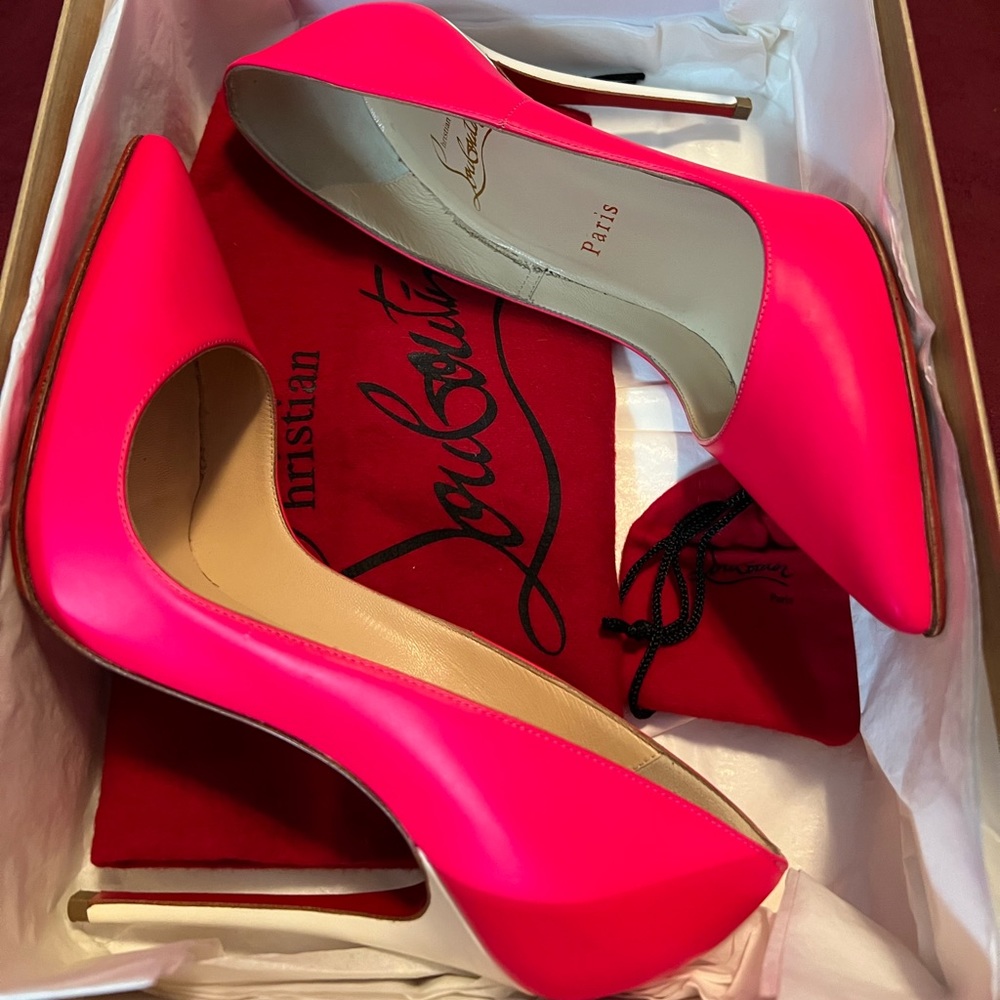 Christian Louboutin So Kate 120